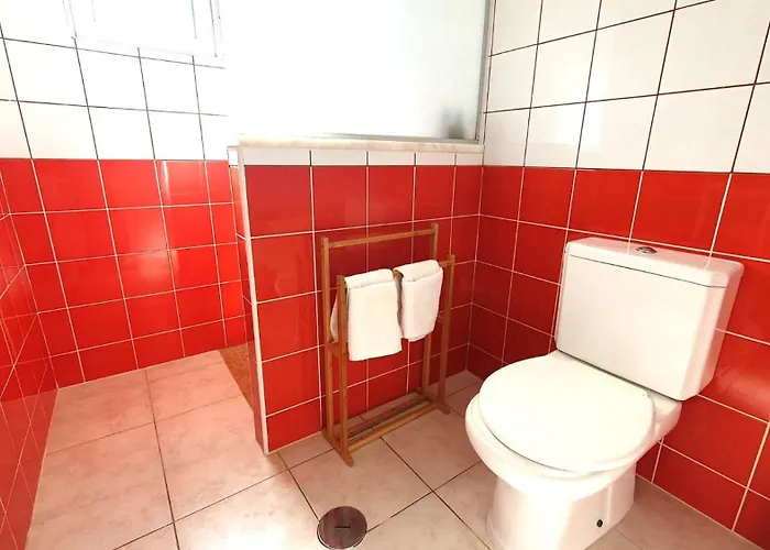 Casa Praia, Vista Mar, Piscina E Terraco * Porches (Algarve)